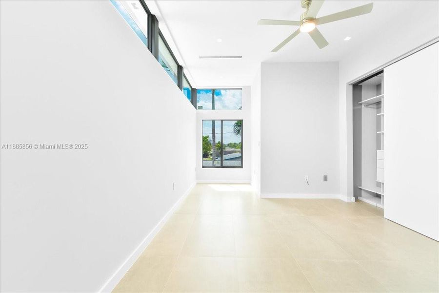 Spacious, unfurnished interior of a new home in , Miami (Image 17).
