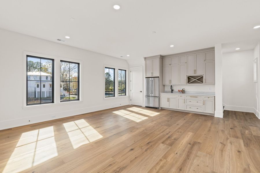 Spacious, unfurnished interior of a new home in , Charleston (Image 98).