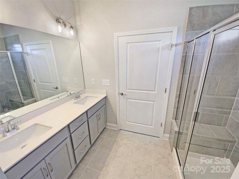 Furnished interior view inside a new home in Edgewater, Lancaster (Image 10).