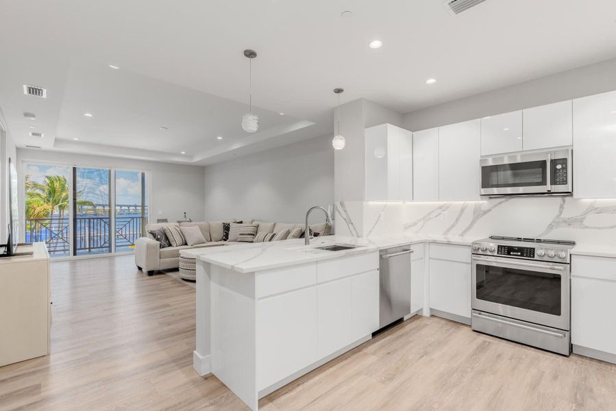 41 SW Seminole Street 305 52