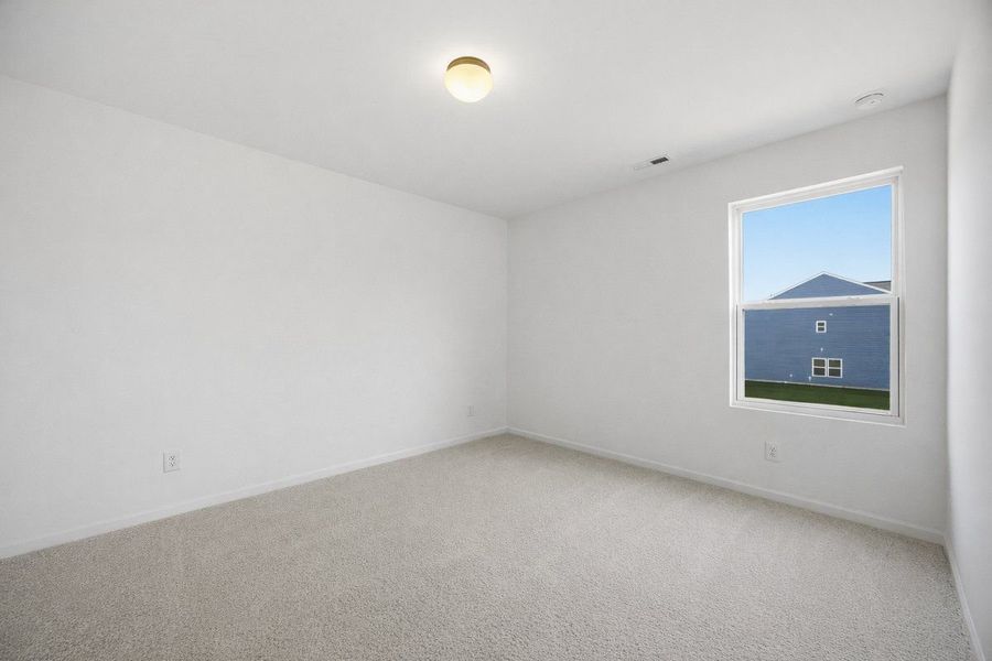 Spacious, unfurnished interior of a new home in Reeves Crossing, St. George (Image 9).