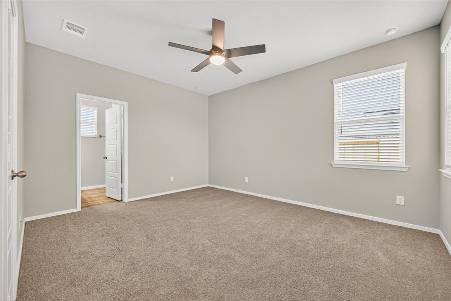 Spacious, unfurnished interior of a new home in Sunterra, Katy (Image 20).