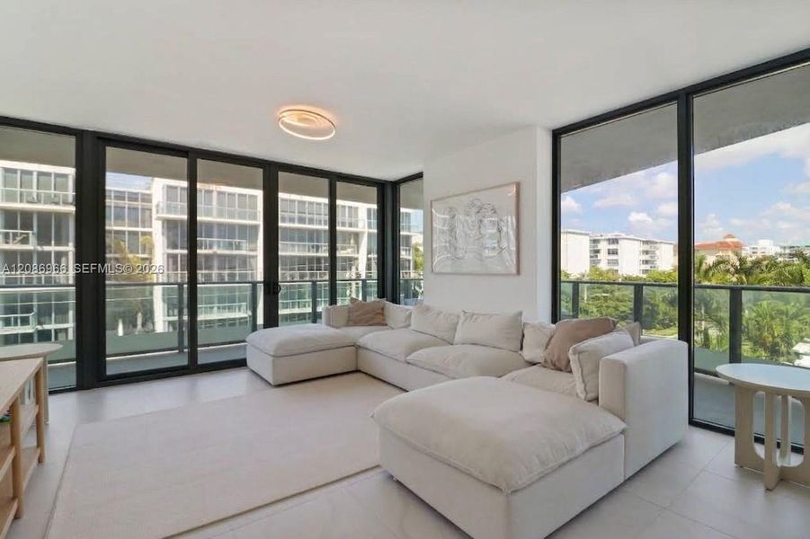 Furnished interior view inside a new home in Alana Bay Harbor Islands, Bal Harbour (Image 30).
