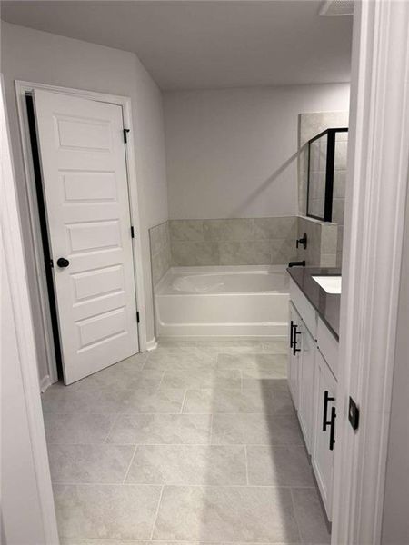 Spacious, unfurnished interior of a new home in , Conyers (Image 4).