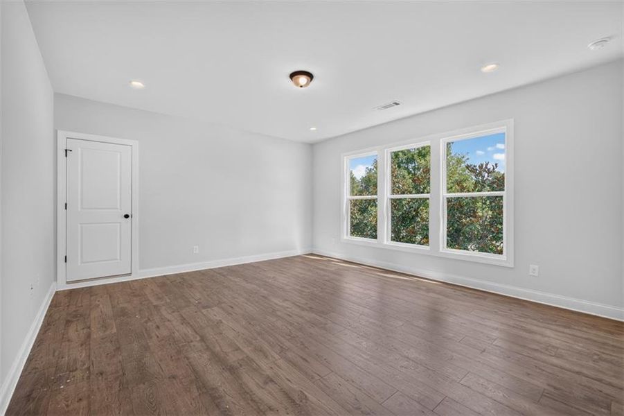 Spacious, unfurnished interior of a new home in , Flowery Branch (Image 29).