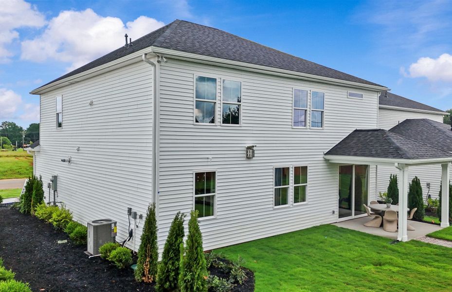 Representative exterior details of a home built from the Valen by Pulte Homes in Fox Hollow, Spartanburg (Image 4).