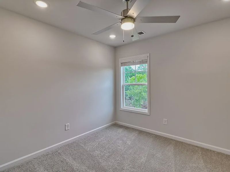 Spacious, unfurnished interior of a new home in Amber Hill, West Columbia (Image 16).