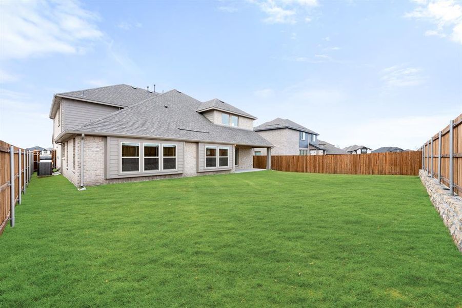 Exterior details and patio area of a home in Sonoma Verde, McLendon-Chisholm (Image 22).