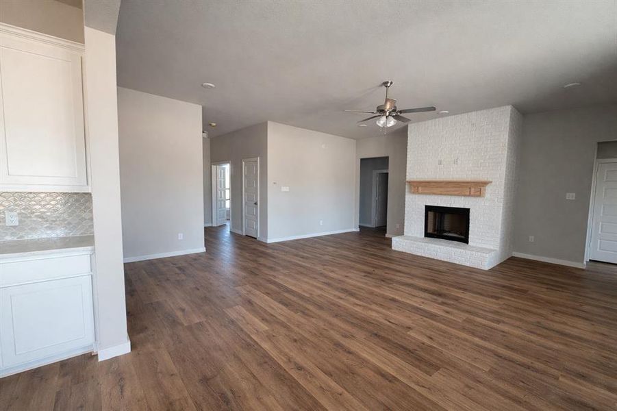 Spacious, unfurnished interior of a new home in Terra Vista Estates, Springtown (Image 4).