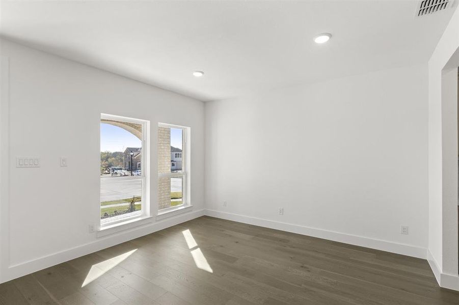 Spacious, unfurnished interior of a new home in Trails at Cottonwood Creek, Rowlett (Image 16).