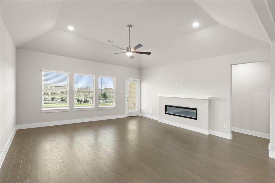 Spacious, unfurnished interior of a new home in Solterra, Mesquite (Image 18).
