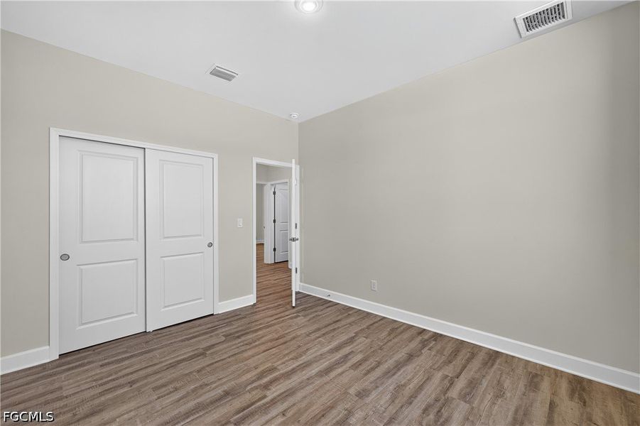 Spacious, unfurnished interior of a new home in Cape Coral, Cape Coral (Image 17).