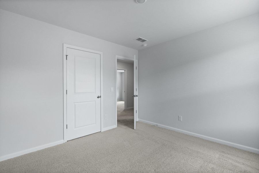 Spacious, unfurnished interior of a new home in Carolina Groves, Moncks Corner (Image 32).