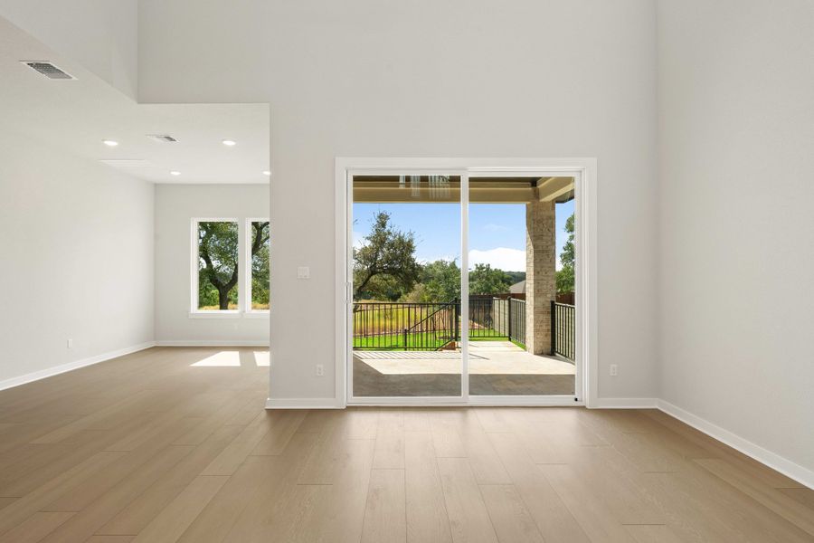 Spacious, unfurnished interior of a new home in Wolf Ranch, Georgetown (Image 34).
