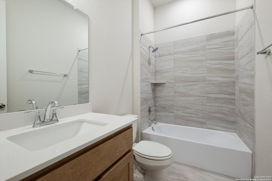 Furnished interior view inside a new home in Meyer Ranch, New Braunfels (Image 9). Furnished interior view inside a new home in Meyer Ranch, New Braunfels (Image 9).