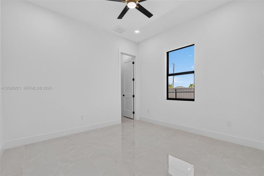 Spacious, unfurnished interior of a new home in , Cape Coral (Image 67).