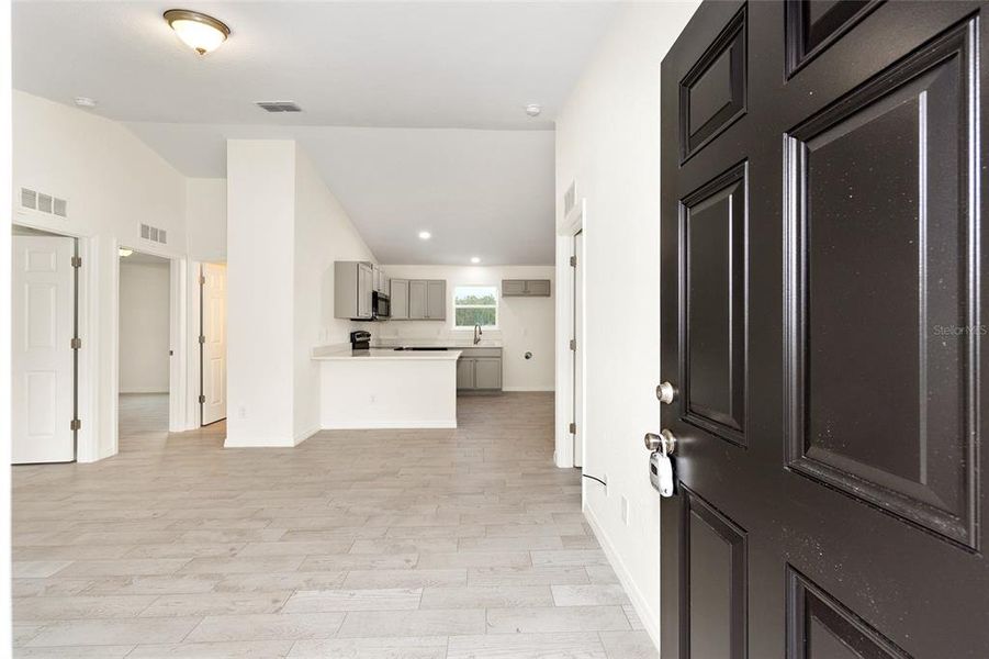 Spacious, unfurnished interior of a new home in , Ocala (Image 21).