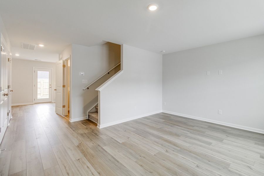 Spacious, unfurnished interior of a new home in Astoria, Columbia (Image 15).