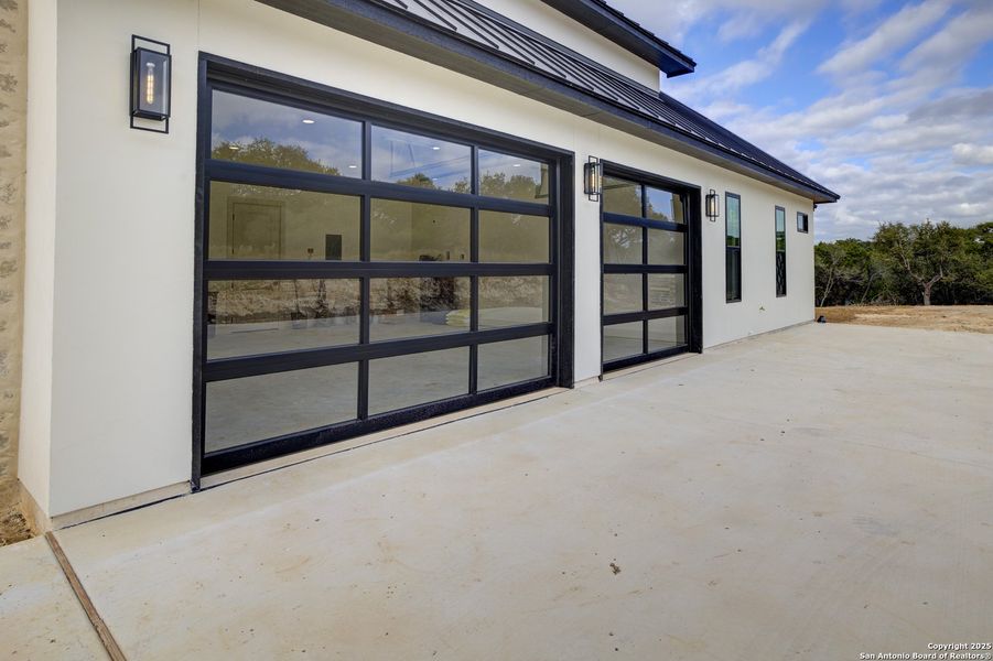 Exterior details and patio area of a home in , New Braunfels (Image 3).