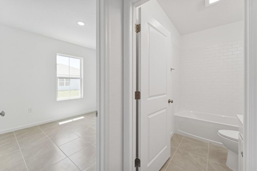 Spacious, unfurnished interior of a new home in Aspire at Port St. Lucie, Port St. Lucie (Image 15).