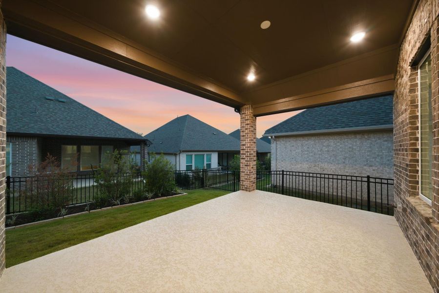 Exterior details and patio area of a home in Chambers Creek, Willis (Image 25).