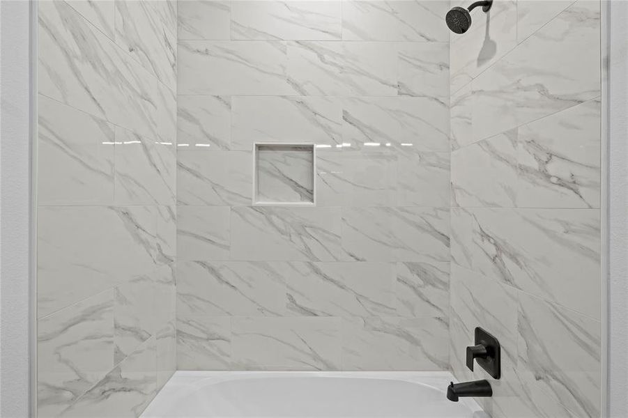 Bathroom with tiled shower / bath combo