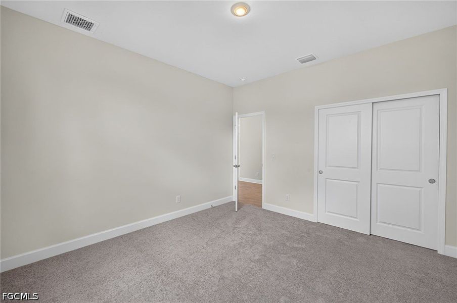 Spacious, unfurnished interior of a new home in Cape Coral, Cape Coral (Image 27).