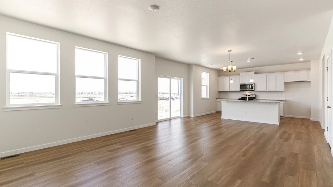 Spacious, unfurnished interior of a new home in Vista Meadows, Fort Lupton (Image 6).