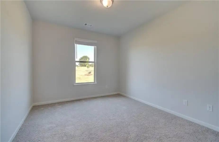 Spacious, unfurnished interior of a new home in Grandview at Millers Mill, Stockbridge (Image 15).