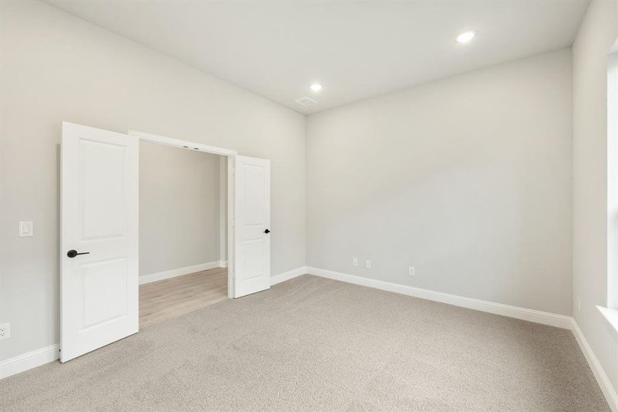 Spacious, unfurnished interior of a new home in Sunset Ridge, Alvarado (Image 25).