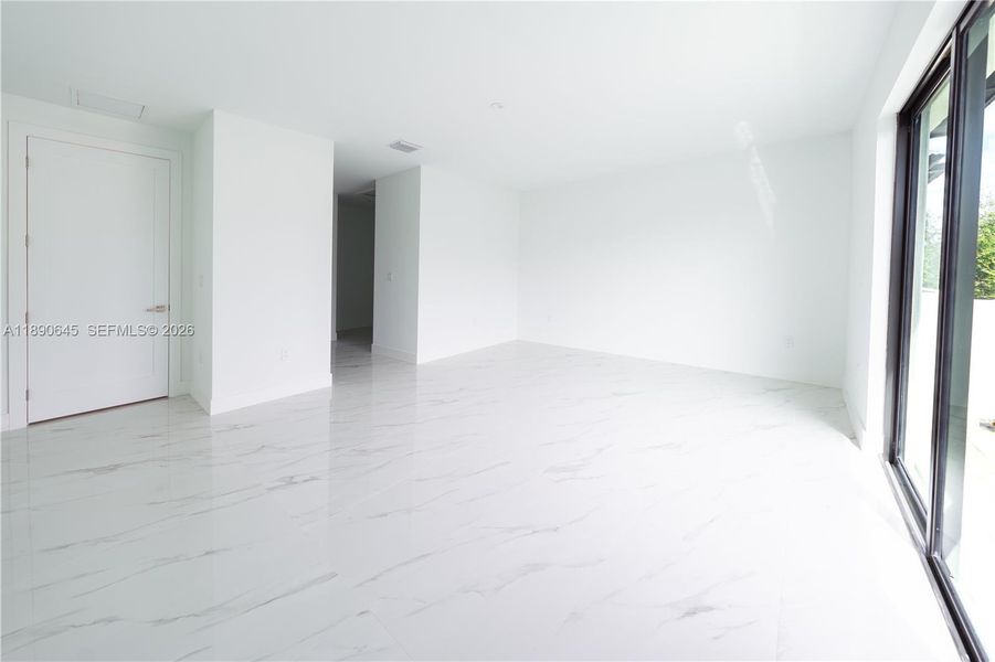 Spacious, unfurnished interior of a new home in , Miami (Image 17).