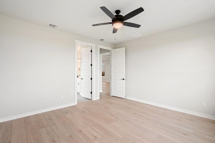 Spacious, unfurnished interior of a new home in Lariat, Liberty Hill (Image 17).