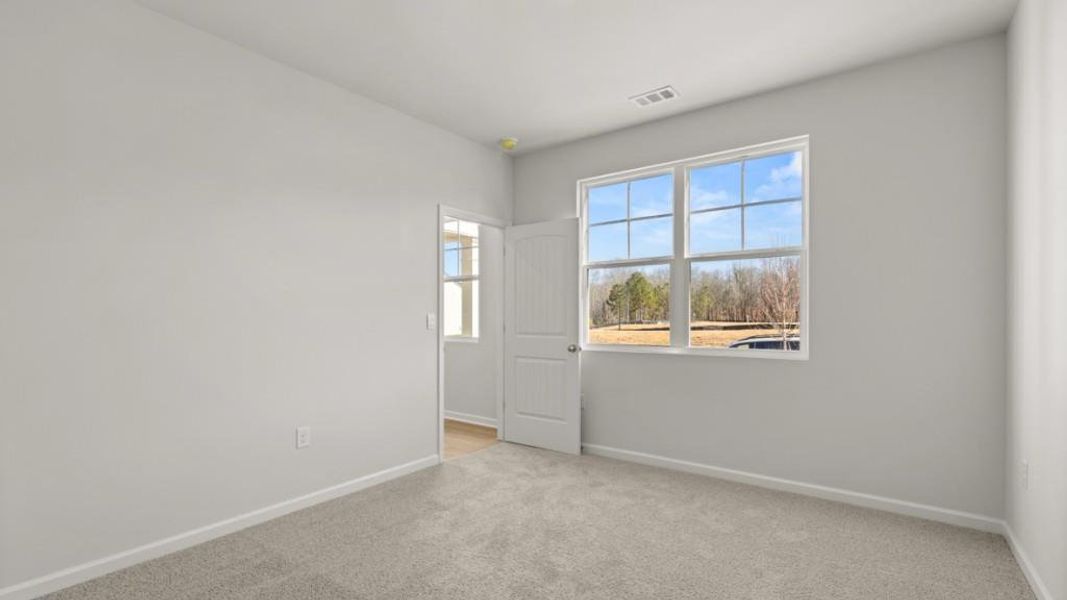 Spacious, unfurnished interior of a new home in Braselton Village, Braselton (Image 11).