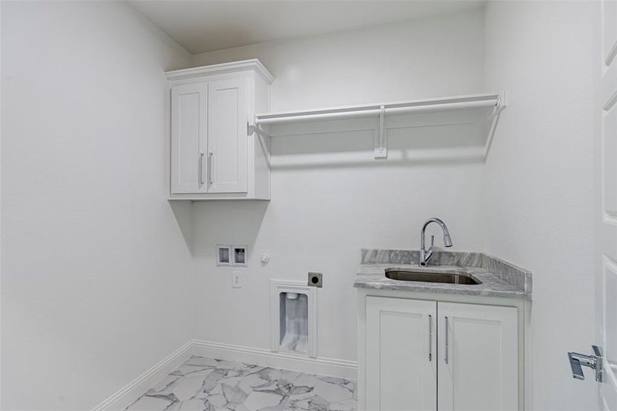 Furnished interior view inside a new home in , Fort Worth (Image 10).