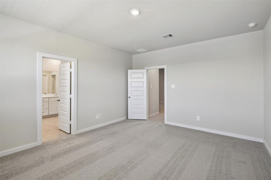 Spacious, unfurnished interior of a new home in Parkway Commons - City Series, Missouri City (Image 31).