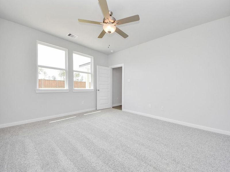 Spacious, unfurnished interior of a new home in Spring Branch Crossing, Conroe (Image 23).