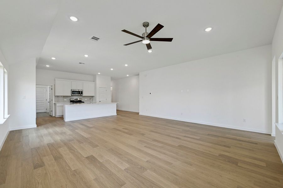 Spacious, unfurnished interior of a new home in Prairie Winds, Hutto (Image 20).