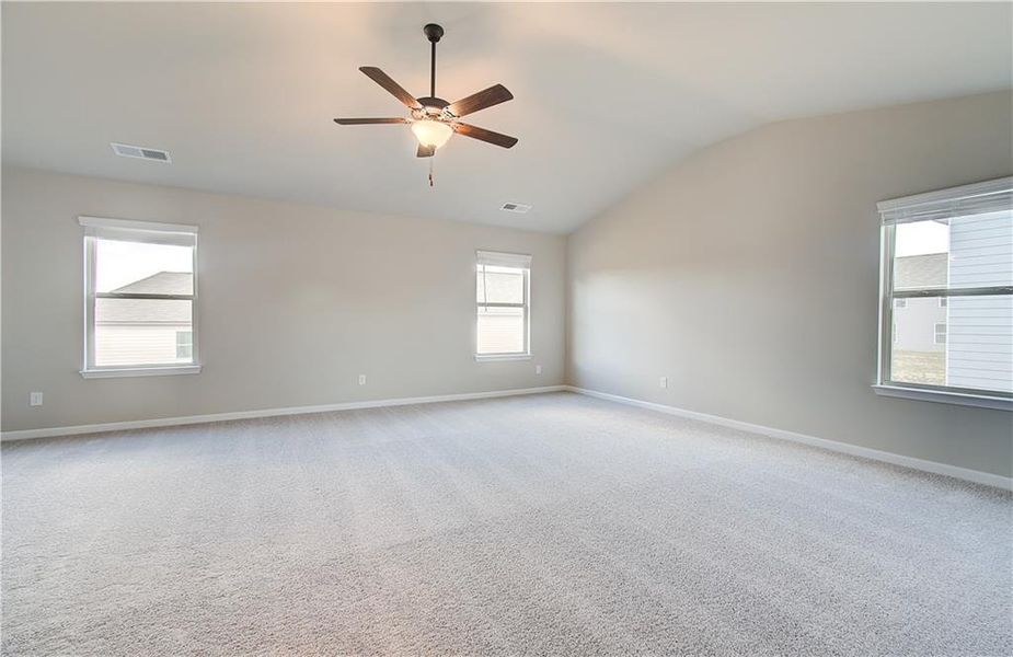 Spacious, unfurnished interior of a new home in Berkeley Lakes, Locust Grove (Image 28).