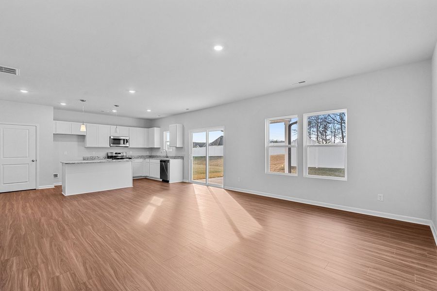 Spacious, unfurnished interior of a new home in Hanes Lake, Winston-Salem (Image 19).