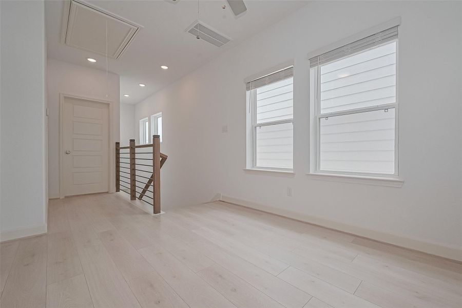 Spacious, unfurnished interior of a new home in Regents Court, Houston (Image 32).