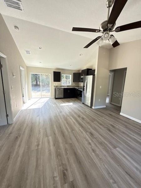 Spacious, unfurnished interior of a new home in , Ocala (Image 5).
