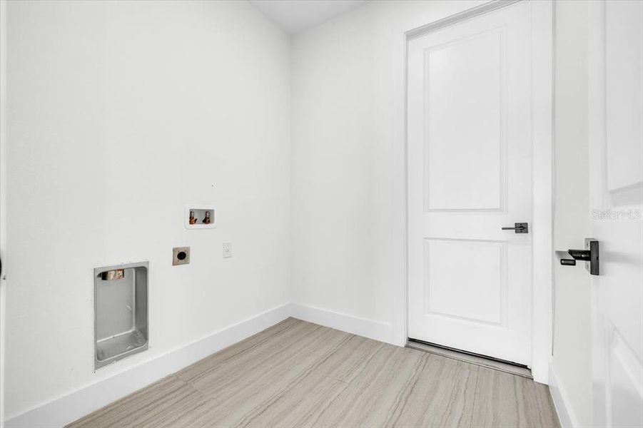Spacious, unfurnished interior of a new home in , Port Charlotte (Image 28).