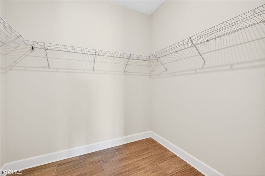 Spacious, unfurnished interior of a new home in Cape Coral, Cape Coral (Image 27).