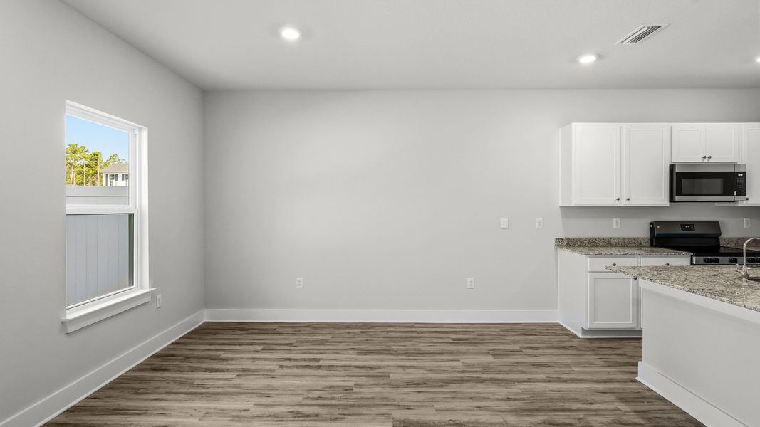 Spacious, unfurnished interior of a new home in Chateau Nemours, Port Saint Joe (Image 22).