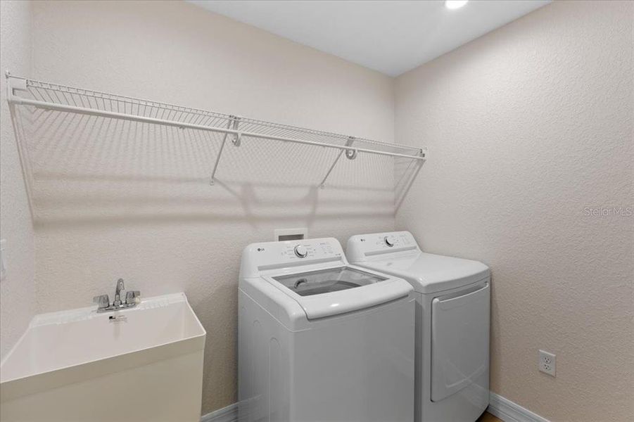 Furnished interior view inside a new home in , Citrus Springs (Image 6).