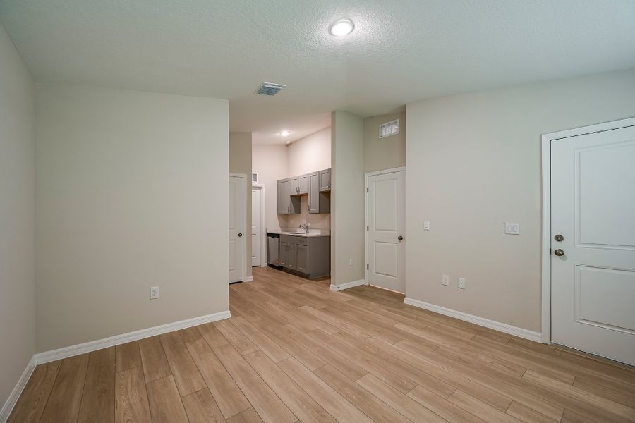 Spacious, unfurnished interior of a new home in Scenic Terrace, Haines City (Image 27).