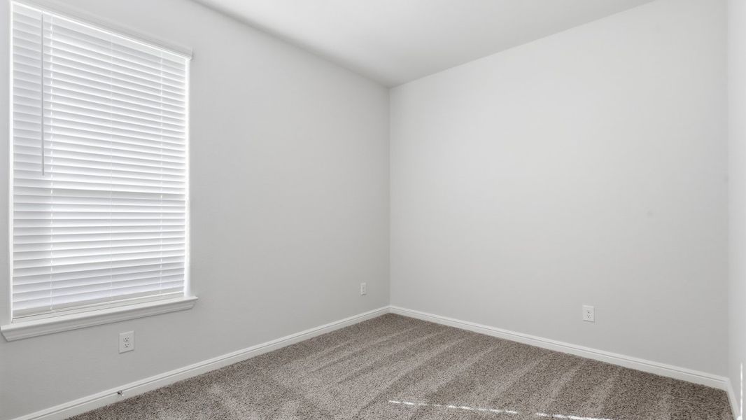 Spacious, unfurnished interior of a new home in Saratoga, Granbury (Image 19).
