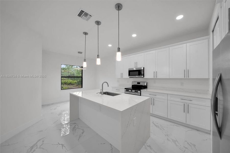 Spacious, unfurnished interior of a new home in , Lehigh Acres (Image 6).