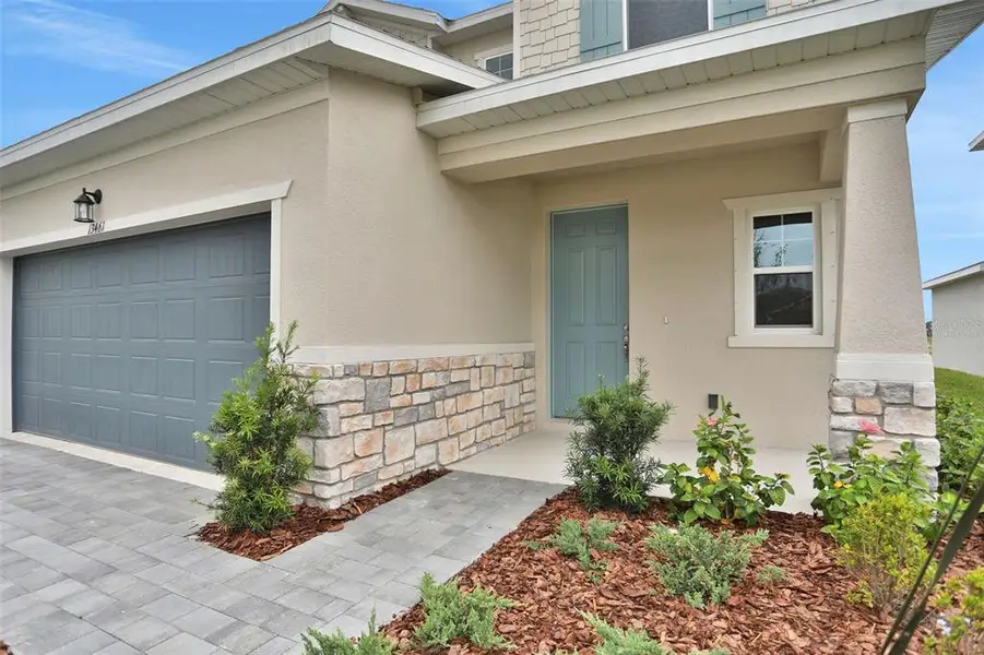 Exterior details and patio area of a home in Turnleaf, Punta Gorda (Image 3).