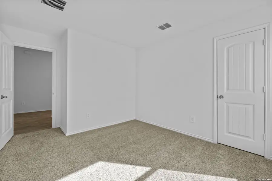 Spacious, unfurnished interior of a new home in Arroyo Ranch, Seguin (Image 20).